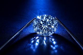 How to Tell If a Diamond Is Real: Signs, Tests, and Buyer Red Flags