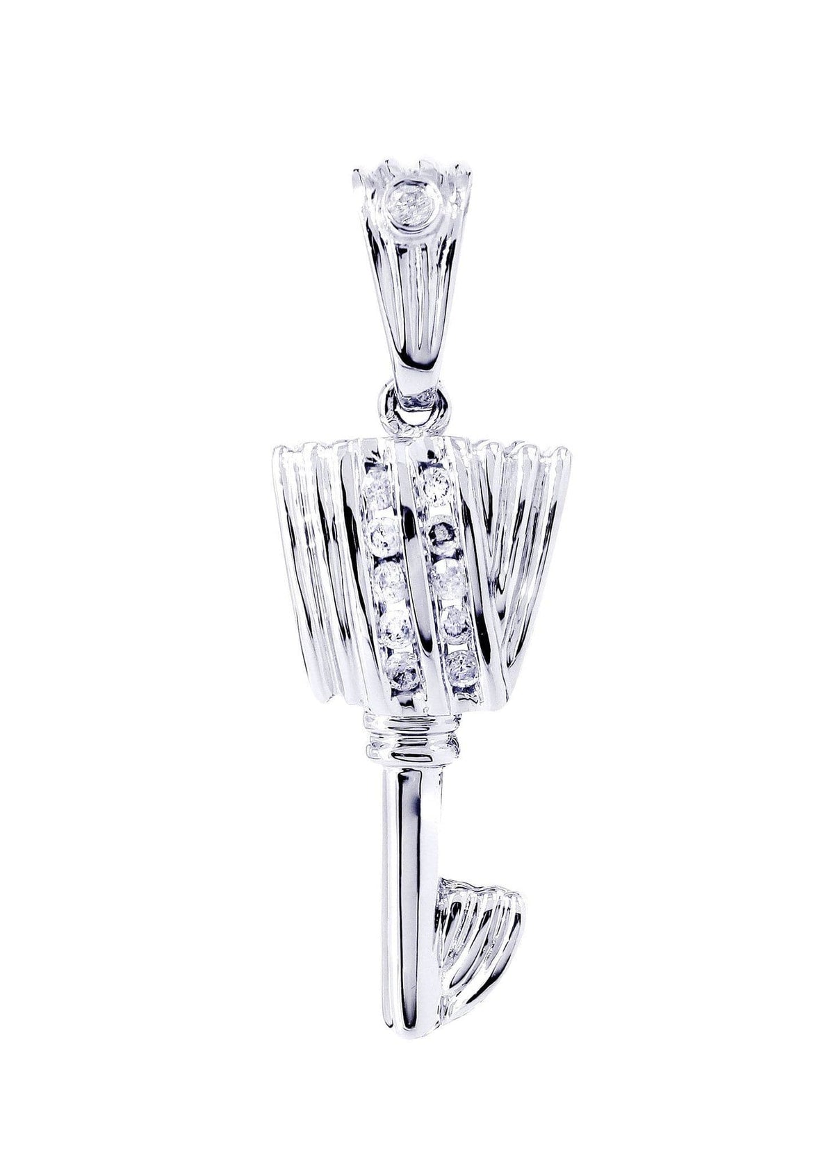 Diamond Key Pendant | 0.15 Carats | 2.74 Grams