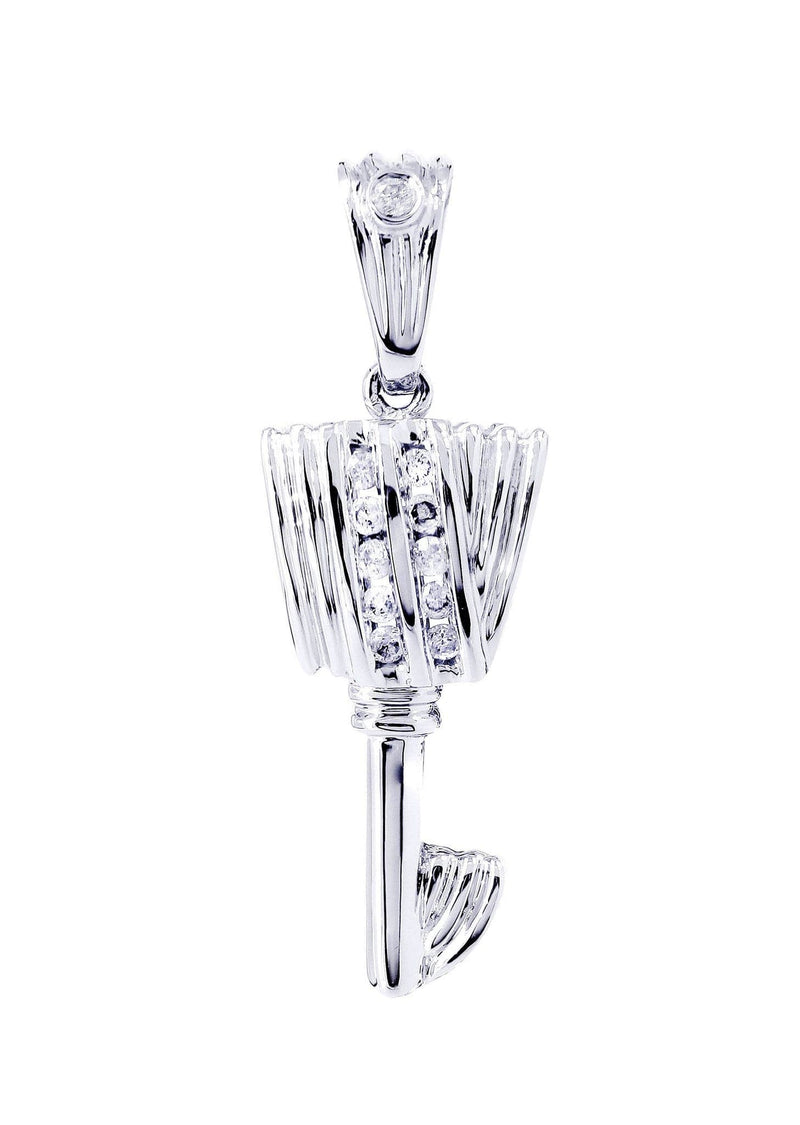 Diamond Key Pendant | 0.15 Carats | 2.74 Grams