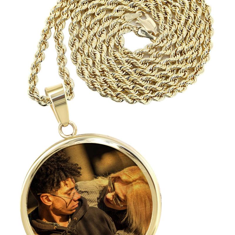 14K Yellow Gold Round Picture Pendant Necklace | Appx. 1.5 Inches