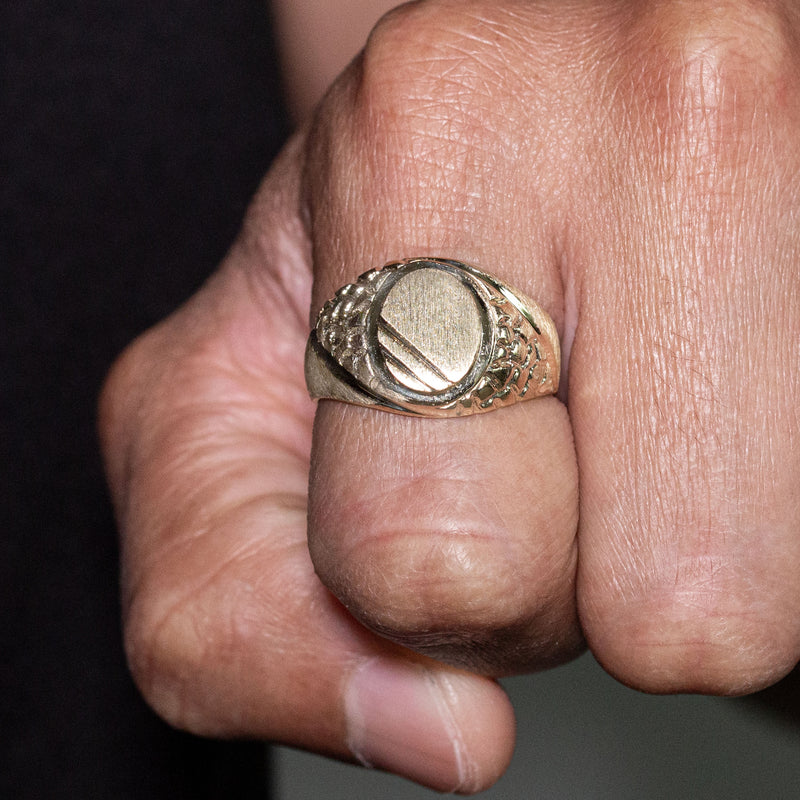 Mens Signet Ring - 10K Gold | 6 Grams